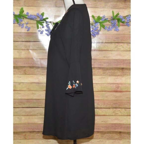 Bleuh Ciel Ladies Black Embroidered Floral Lace Up V-Neck Shift Dress Size M - Picture 6 of 10